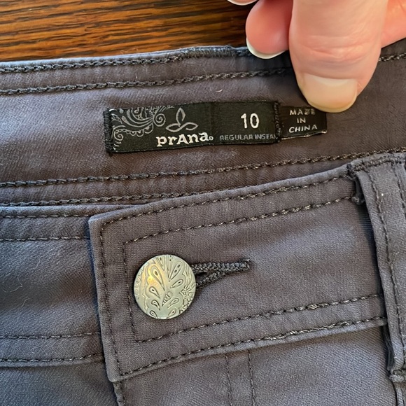 Prana Convertable Hiking Gray Pants 10. Excellent condition. Zip off pants. - Picture 2 of 11